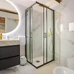 Fanstastic 2bdrm Center!