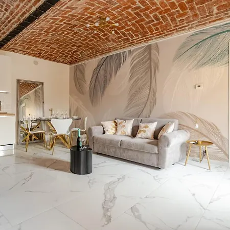 Fanstastic 2bdrm Center! Biella