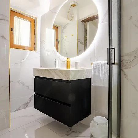 Apartment Fanstastic 2bdrm Center!