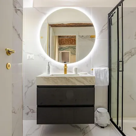 Fanstastic 2bdrm Center! * Biella