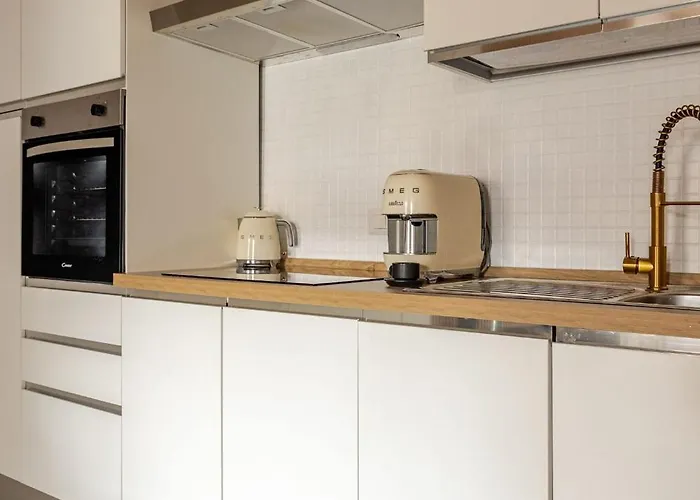 아파트 Fanstastic 2bdrm Center!