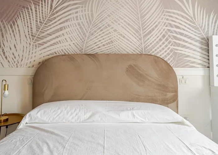 Fanstastic 2bdrm Center!